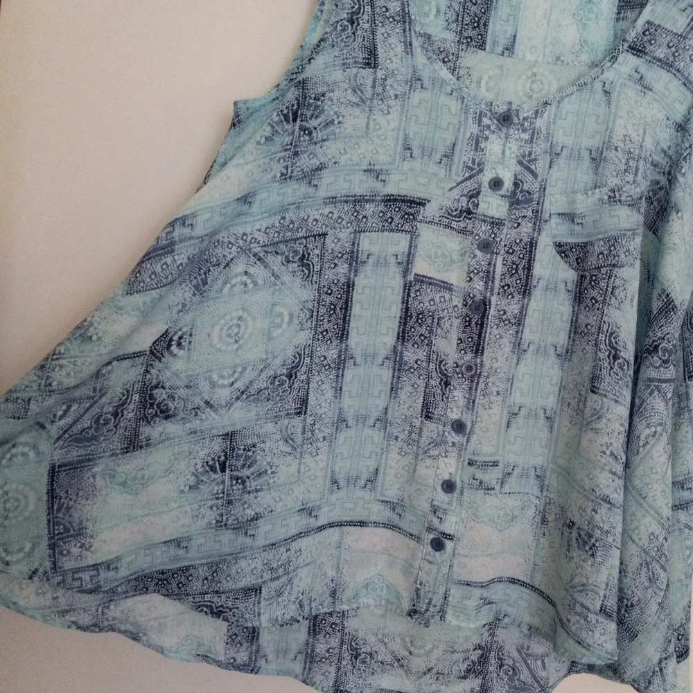 Style & Co flowy boho round neck button down tank size M